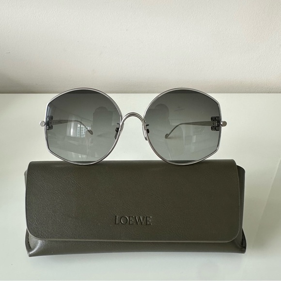 NEW!!! Loewe LW40069U 16B sunglasses Authentic Retail 385$ - Picture 1 of 8